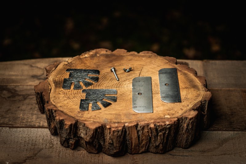 Axtschlag Flammlachsbrett Essential Line Birke - mit Schraubhalterung & Halterung für Feuerschalen