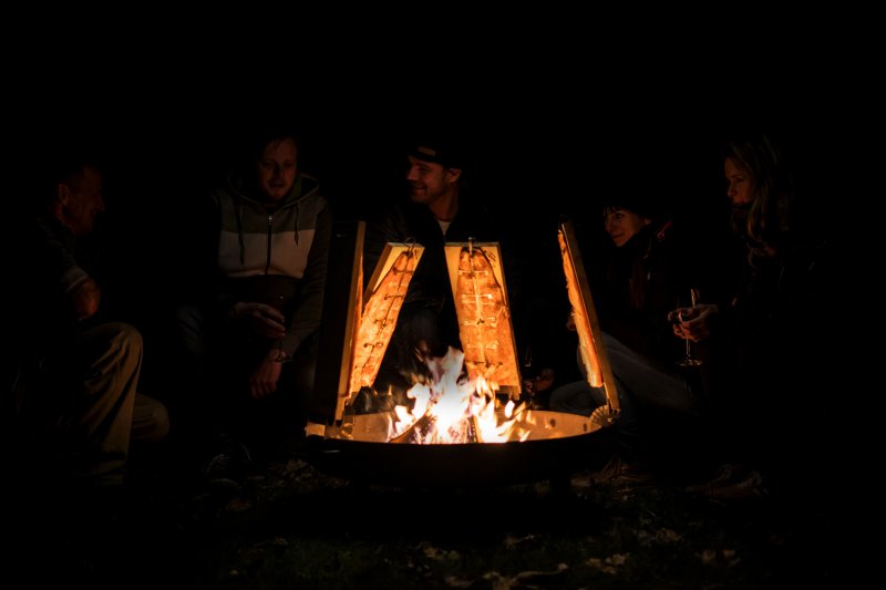Axtschlag Flammlachsbrett Premium Line Kirsche - mit Klemmhalterung & patentierter Halterung für Feuerstelle + Grillrost