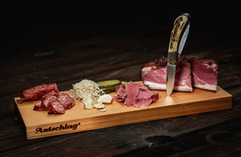 Axtschlag Anricht- und Schneidebrett aus Kirschholz / S 40 x 15 x 2,5 cm