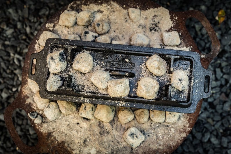 Grillfürst Dutch Oven Set Kastenform BK4 aus Gusseisen - X-Deal inkl. Pflegepaste, Deckelheber und Kochlöffel