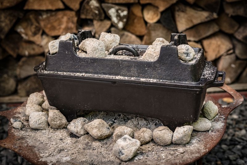 Grillfürst Dutch Oven Set Kastenform BK4 aus Gusseisen - X-Deal inkl. Pflegepaste, Deckelheber und Kochlöffel