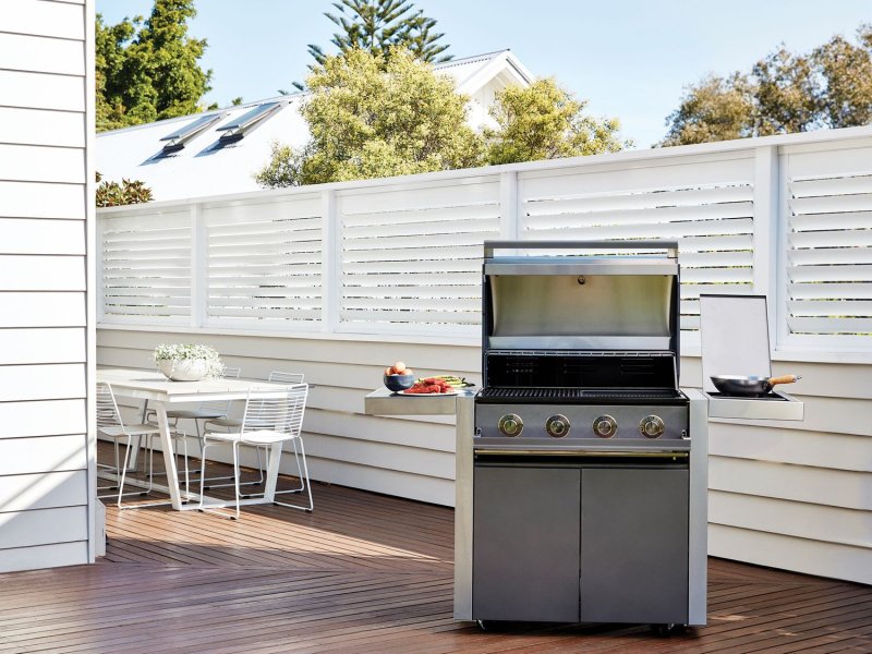 BeefEater Gasgrill 1700-Serie 4-Brenner - mit Seitenbrenner