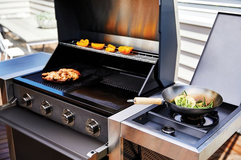 BeefEater Gasgrill 1700-Serie 4-Brenner - mit Seitenbrenner