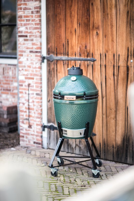 Big Green Egg Medium Keramikgrill Starterset - 50 Jahre Big Green Egg Jubiläums-Paket: mit Nest und ConvEGGtor