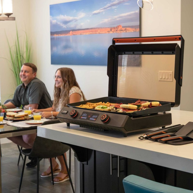 Blackstone 22 Zoll Elektro Griddle Tischgrill mit Grillplatte