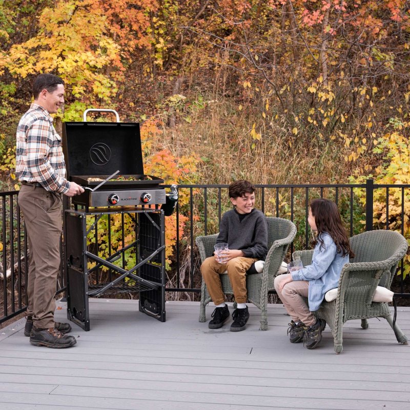 Blackstone 22 Zoll Griddle Gas Tischgrill mit Grillplatte, Deckel und 2 Brennern