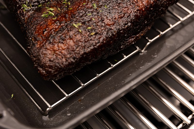 Broil King Gussbräter / Dutch Oven (eckig) / Multi Roaster inkl. Bratengestell