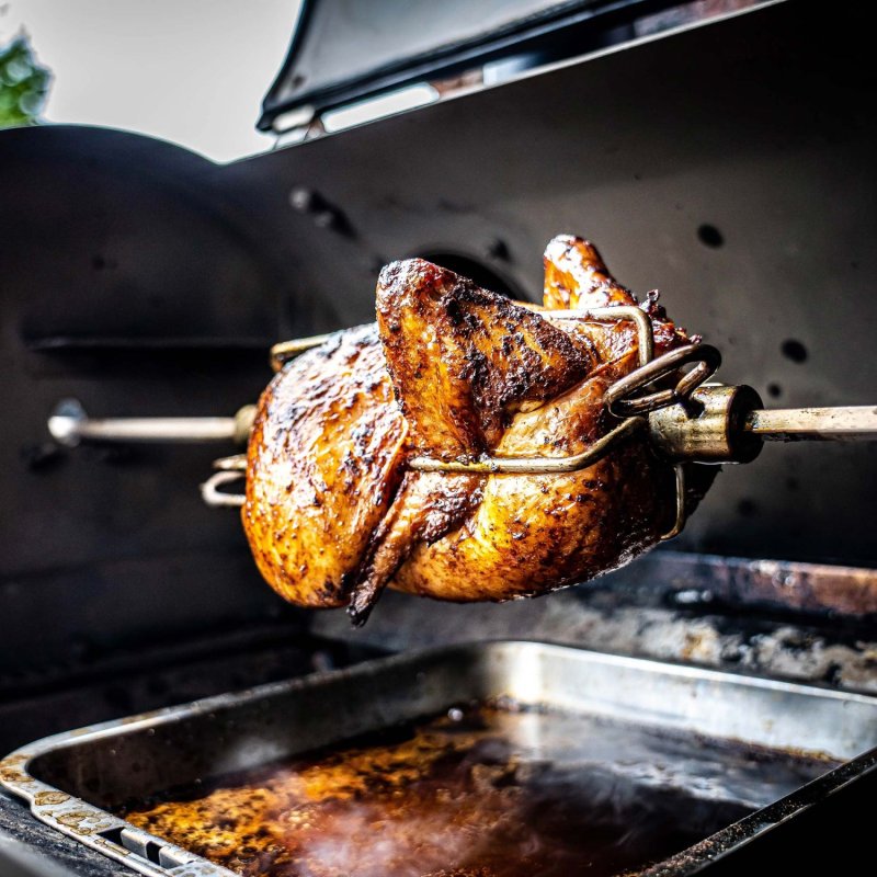 Broil King Pellet Smoker Drehspieß-Set mit Elektromotor