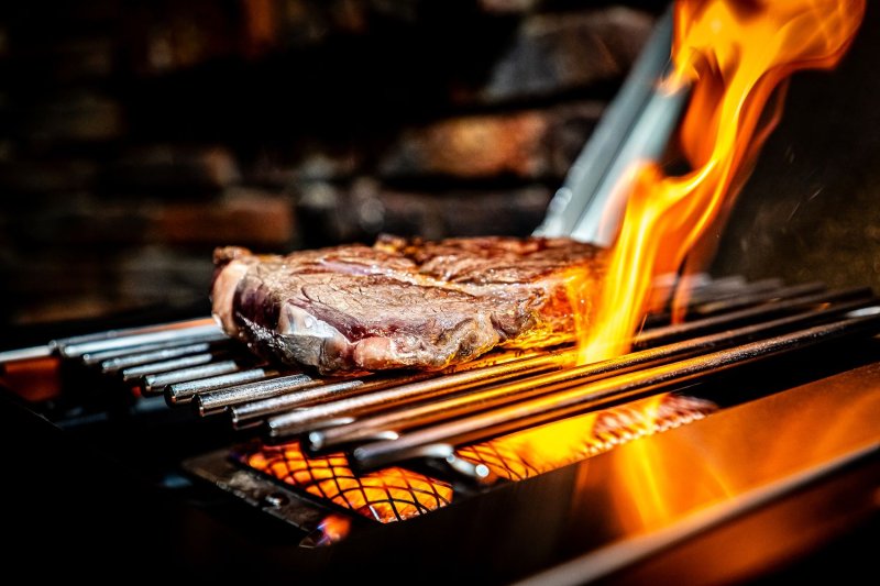 Broil King Regal Q 590 IR Gasgrill - Smart Grill mit iQue™ Intelligent Barbecue