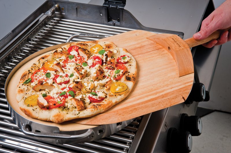 Broil King Pizzastein Set mit Gestell und Pizzaschieber