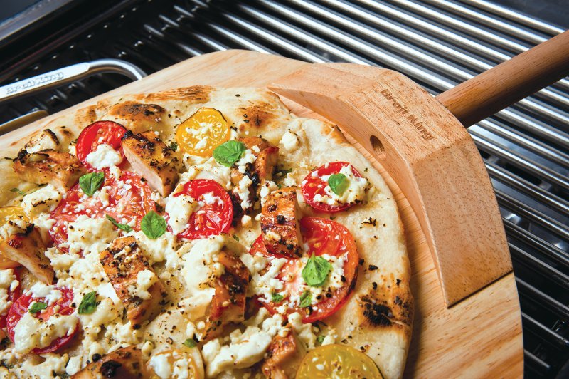 Broil King Pizzastein Set mit Gestell und Pizzaschieber