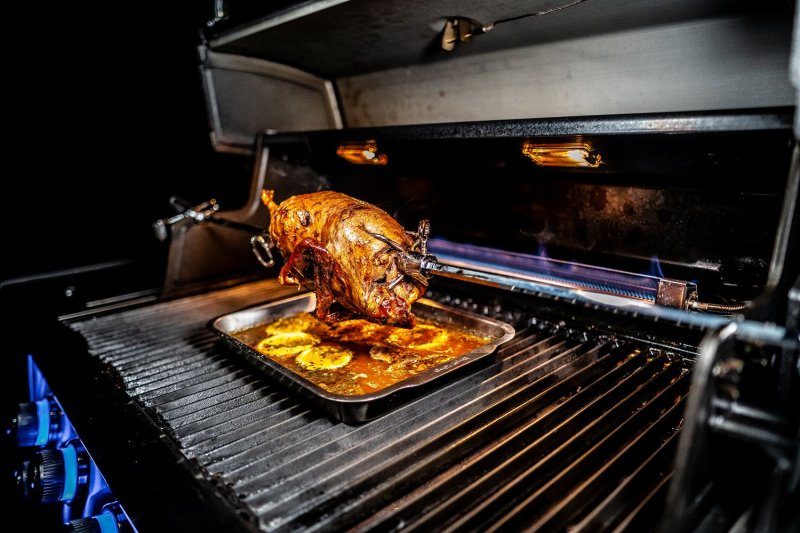 Broil King Regal Q 590 IR Gasgrill - Smart Grill mit iQue™ Intelligent Barbecue