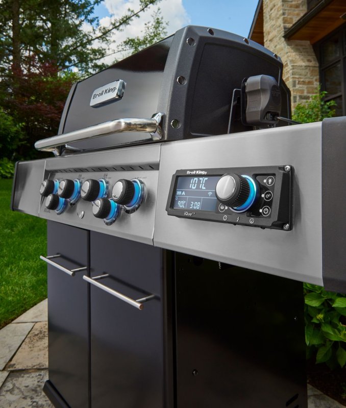Broil King Regal Q 490 IR Gasgrill - Smart Grill mit iQue™ Intelligent Barbecue - inkl. Blazinglas