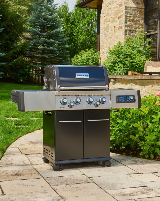 Broil King Regal Q 490 IR Gasgrill - Smart Grill mit iQue™ Intelligent Barbecue - inkl. Blazinglas