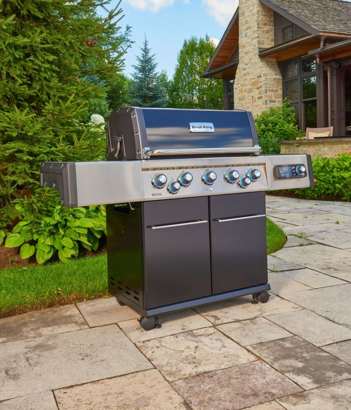 Broil King Regal Q 590 IR Gasgrill - Smart Grill mit iQue™ Intelligent Barbecue - inkl. Blazinglas