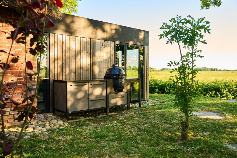 Burnout Kitchen: BurnoutBBQ Outdoorküche mit MONOLITH GRILL CLASSIC PRO-Serie 2.0 - Black und Kühlschrank