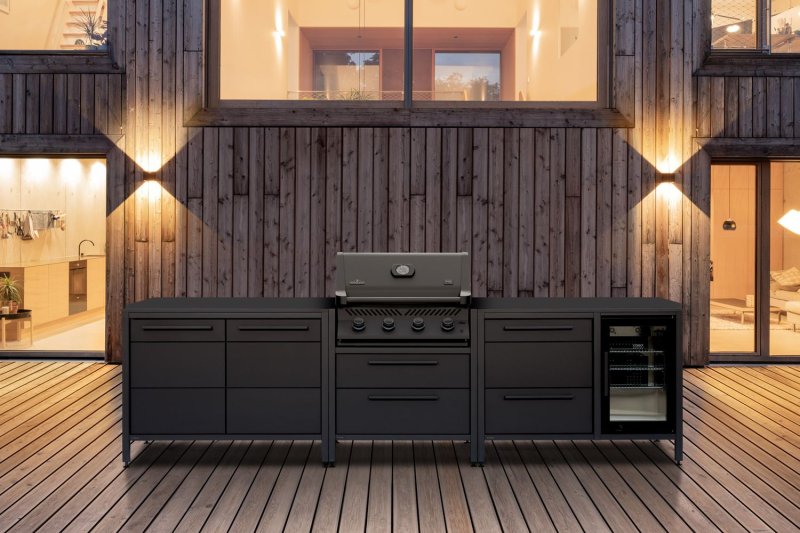 BURN Outdoorkitchen: BURN BBQ Outdoor Küche mit Napoleon Sondermodell Prestige 500 Shadow
