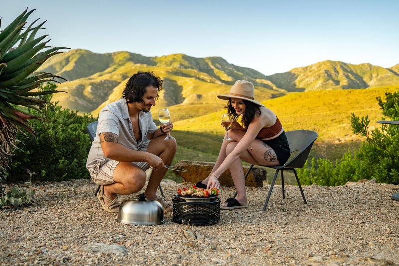 Cobb Grill Pro Black Holzkohlegrill inkl. Grillplatte gelocht - matt schwarz - Modell 2024