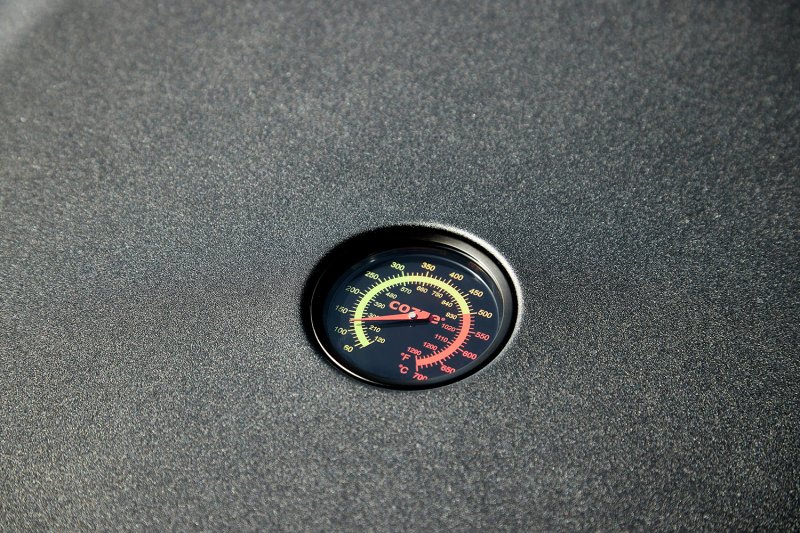 COZZE Pizzaofen Gas CLASSIC Black Edition 34 cm (13") - mit rotierendem Pizzastein - inkl. Hitzeschild