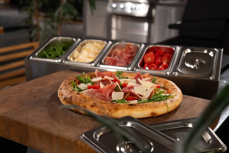 COZZE XL Pizzaofen Zubehör Set: Pizza-Station mit 5 Behältern und Deckeln, Pizzaschieber, Pizzaschneider und Infrarot Thermometer