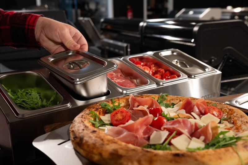 COZZE XL Pizzaofen Zubehör Set: Pizza-Station mit 5 Behältern und Deckeln, Pizzaschieber, Pizzaschneider und Infrarot Thermometer