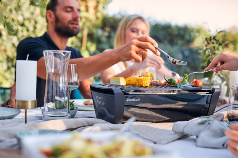 Enders AURORA Holzkohlegrill - Mirror Black - mit E-FAN-Lüfter und Ambientebeleuchtung