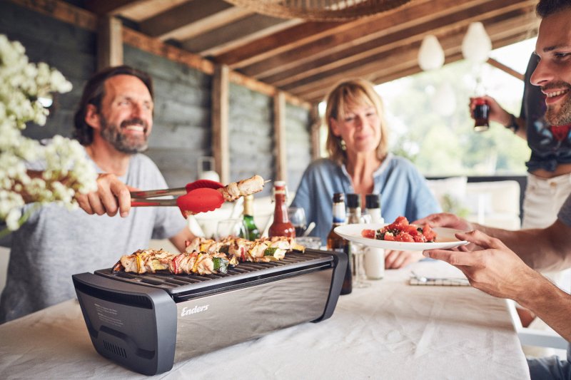 Enders AURORA Holzkohlegrill - Mirror Black - mit E-FAN-Lüfter und Ambientebeleuchtung