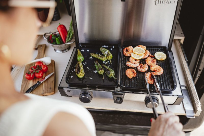 Enders Campingkocher Ryda 2Z GP - 2-flammig mit Zündsicherung, Grillplatten & Transporttasche