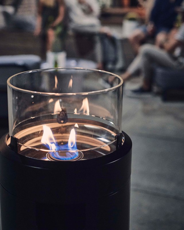 Enders Terrassenfeuer Gas Nova LED M / schwarz inkl. Tischablage + Abdeckhaube