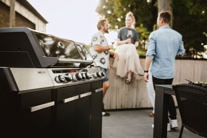 Enders UNIQ Pro 3 IKO Kitchen Gasgrill mit CRUSTER Backburner & Delicater-Ofen