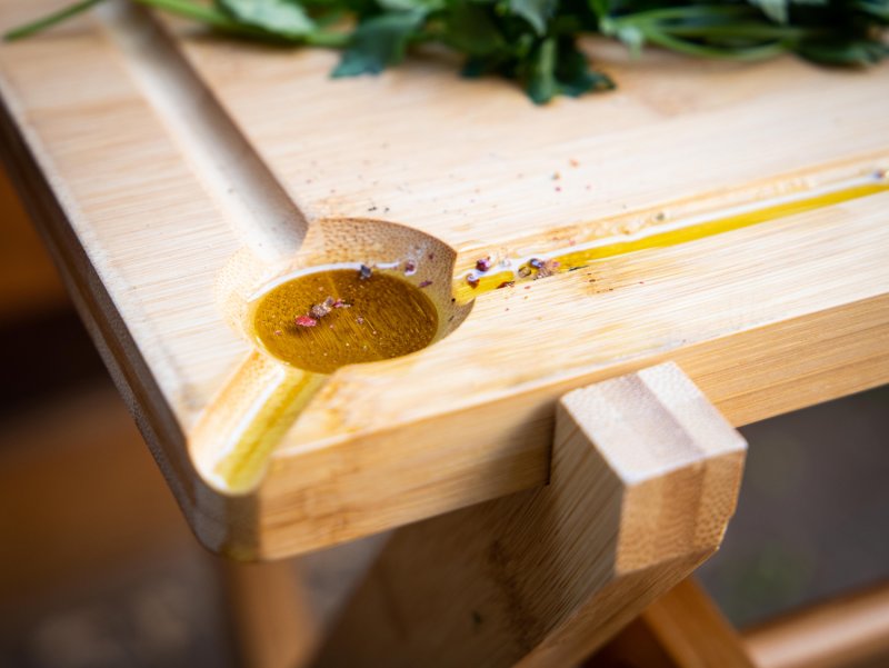 Grillfürst Grill Beistelltisch / Klapptisch mit abnehmbaren Schneidebrett 63 cm x 40 cm