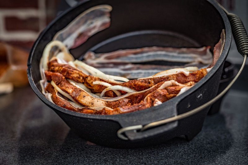 Grillfürst Dutch Oven BBQ Edition DO9 - X-Deal inkl. Pflegepaste, Deckelheber und Kochlöffel