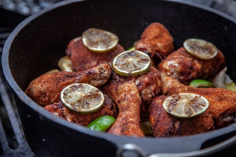 Grillfürst Dutch Oven Set BBQ Edition DO4 - X-Deal inkl. Pflegepaste, Deckelheber und Kochlöffel