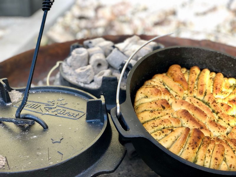 Grillfürst Dutch Oven Set BBQ Edition DO4 - X-Deal inkl. Pflegepaste, Deckelheber und Kochlöffel