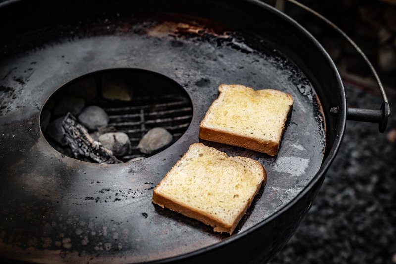 Grillfürst Feuerplatte aus Edelstahl für 57cm Kugelgrills - Durchmesser 54,5 cm