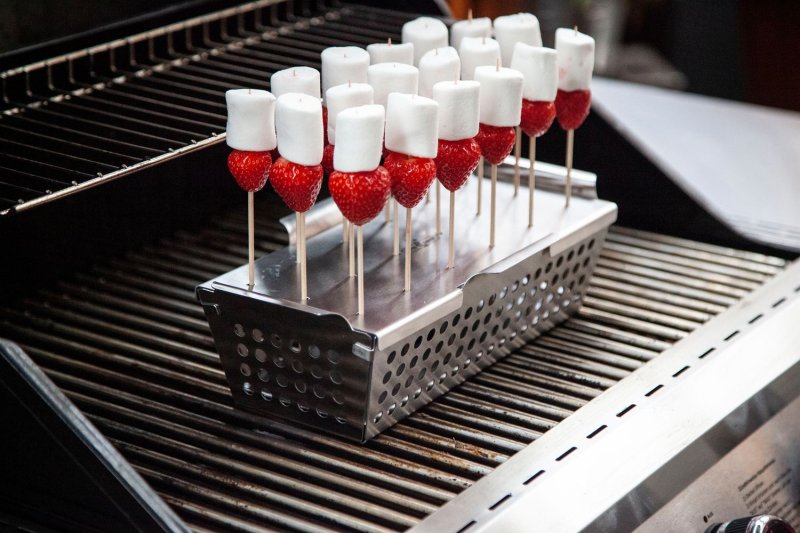 Grillfürst Fingerfood Set: Gemüsekorb Edelstahl, Fingerfood Spießeinsatz und 100 Holzspieße