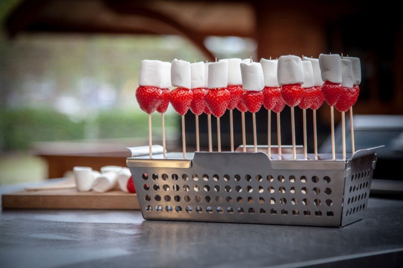 Grillfürst Fingerfood Set: Gemüsekorb Edelstahl, Fingerfood Spießeinsatz und 100 Holzspieße