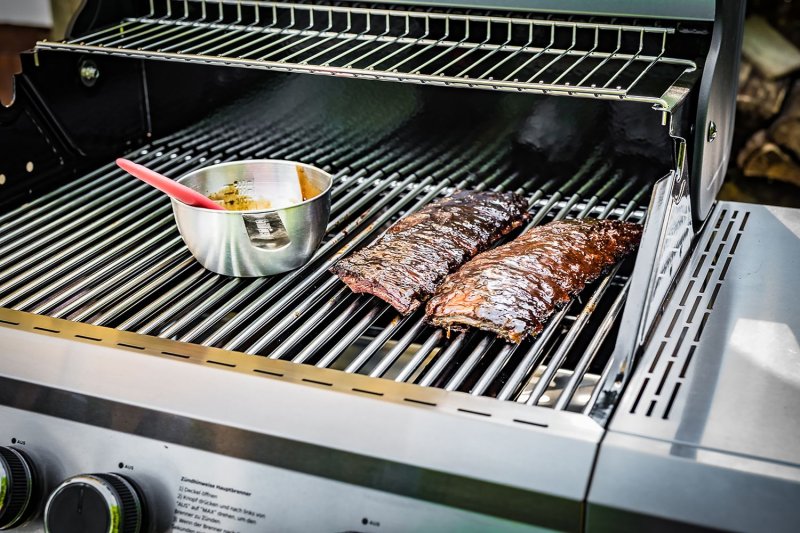 Grillfürst G310E 3-Brenner Gasgrill mit Hochtemperaturbrenner und Edelstahl Rosten - inkl. Abdeckhaube