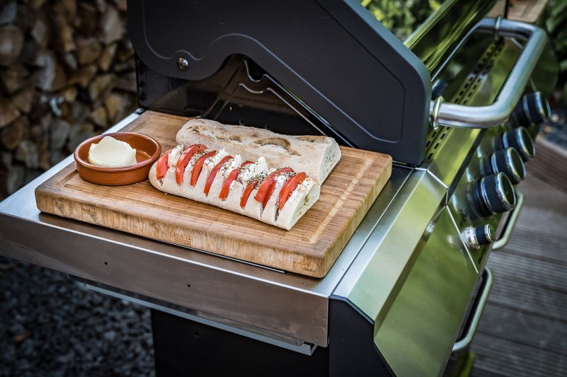 Grillfürst G310E 3-Brenner Gasgrill mit Hochtemperaturbrenner und Edelstahl Rosten - inkl. Abdeckhaube
