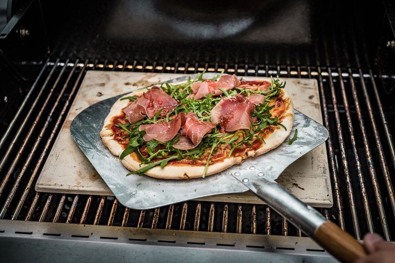 Grillfürst G410E 4-Brenner Gasgrill mit Hochtemperaturbrenner und Edelstahl Rosten - X-DEAL inkl. Zubehörpaket