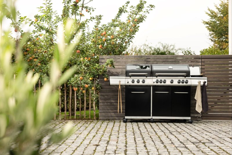 Grillfürst G750G 7-Brenner Doppelkammer - Gasgrill mit Hochtemperaturbrenner, Seitenkocher, Heckbrenner und Gusseisen Rosten - inkl. Abdeckhaube