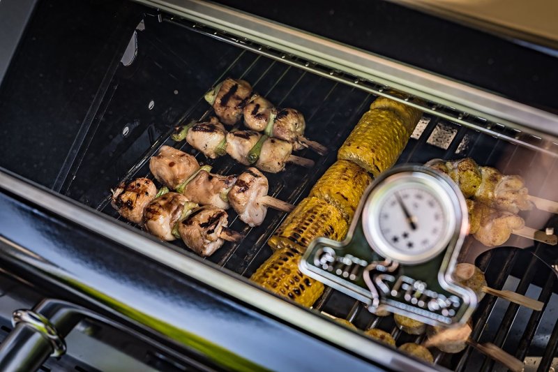 Grillfürst G620E 6-Brenner Gasgrill mit Hochtemperaturbrenner, Heckbrenner und Edelstahl Rosten