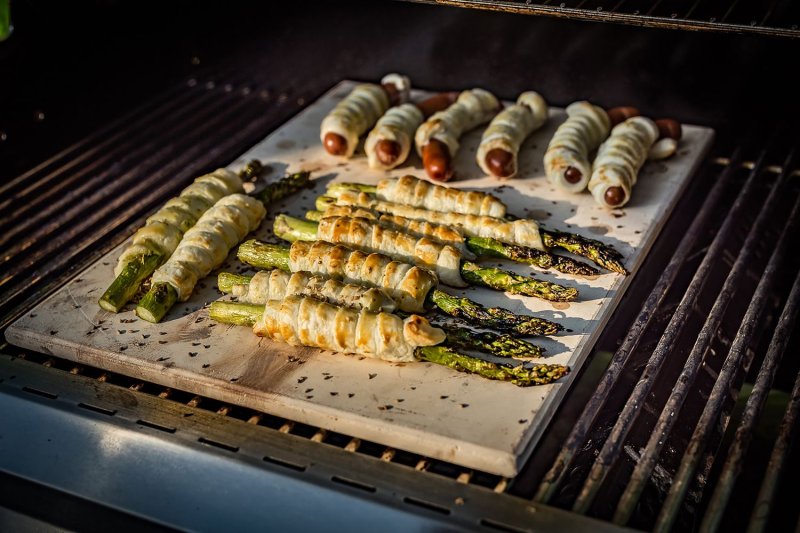 Grillfürst G310G 3-Brenner Gasgrill mit Hochtemperaturbrenner und Gusseisen Rosten - inkl. Abdeckhaube