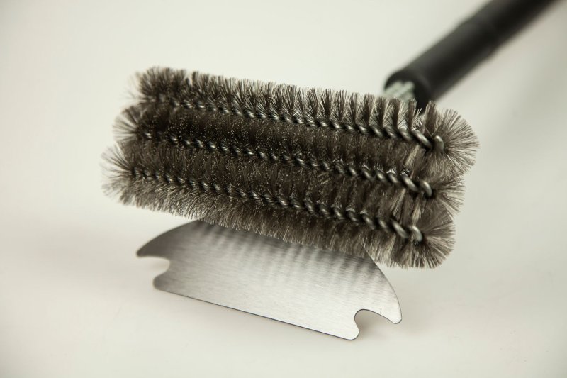 Grillfürst Grillbürste Edelstahl, mit breitem 3-fach Bürstenkopf und Schaber