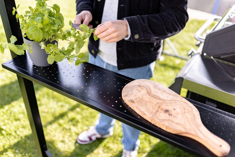 Grillfürst Premium Grillpavillon aus Stahl mit wetterfestem Metalldach und Ablageflächen