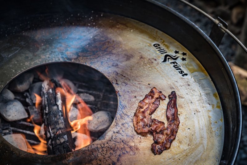 Grillfürst Feuerplatte aus Edelstahl für 57cm Kugelgrills - Durchmesser 54,5 cm