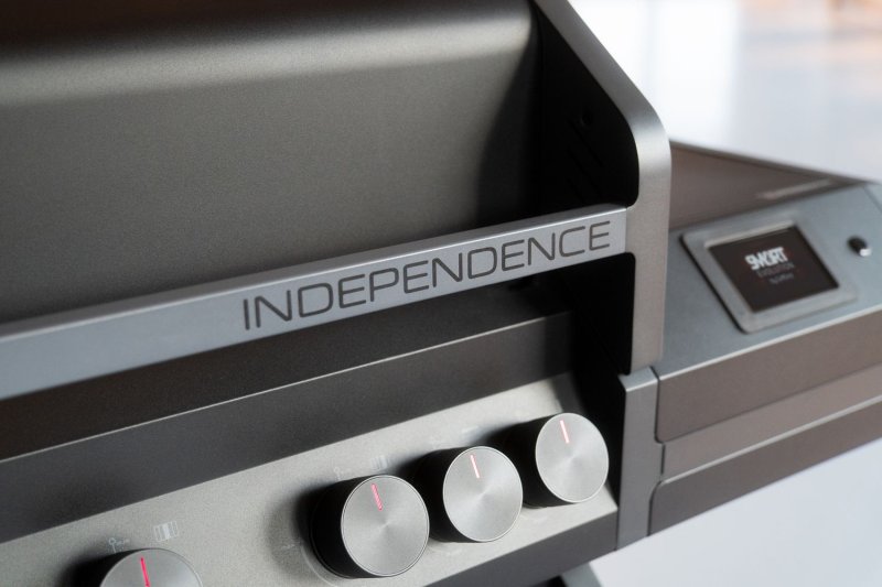 Grillfürst Independence P530E Smart Grill - mit WLAN-Modul, XXL Infrarotbrenner, Heckbrenner und Edelstahlrosten inkl. CASO BeerMaster - Bierzapfanlage