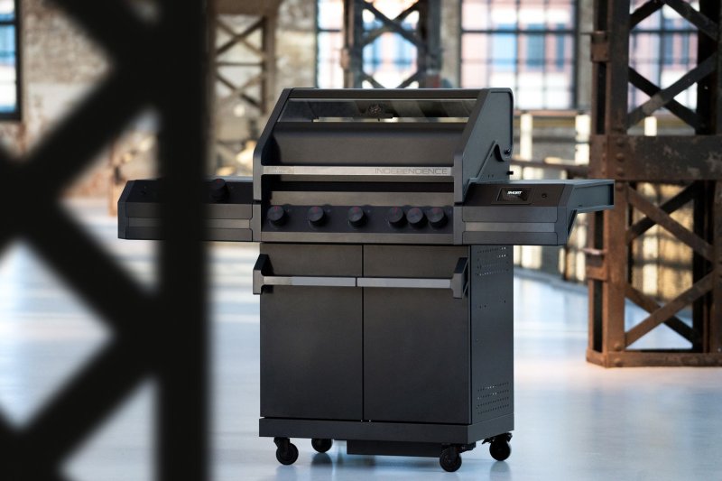 Grillfürst Independence P530E Smart Grill - mit WLAN-Modul, XXL Infrarotbrenner, Heckbrenner und Edelstahlrosten inkl. CASO BeerMaster - Bierzapfanlage