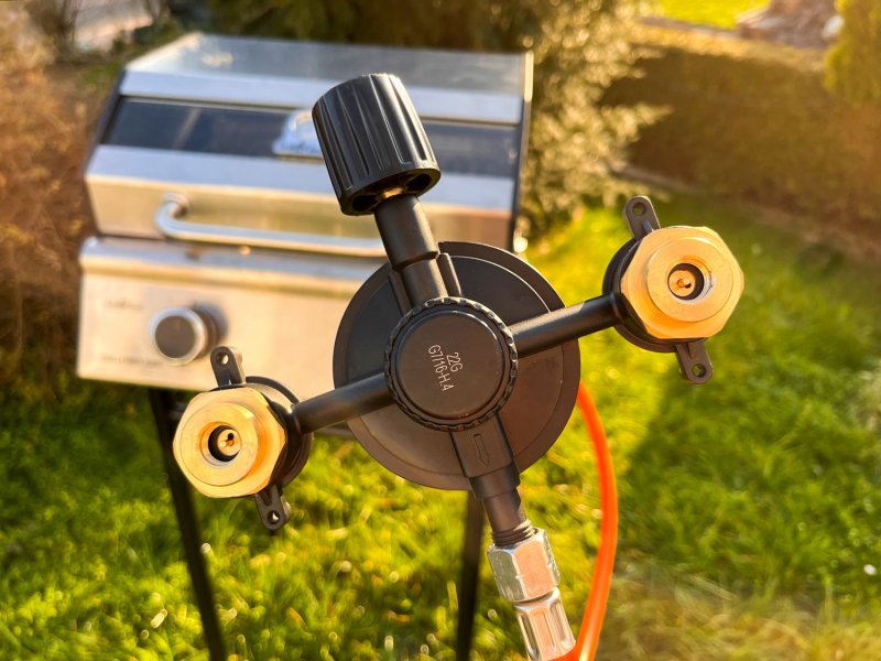 Grillfürst Kombi Kartuschen-Druckregler 30 mbar - für den Anschluss von 2 Gaskartuschen