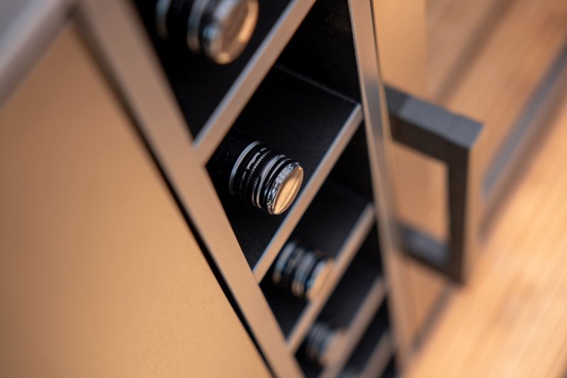 Grillfürst Moments Sideboard - Cocktailbar mit Kühlschrank, Flaschenregal und Tür mit Staufach - Nero - 120 cm